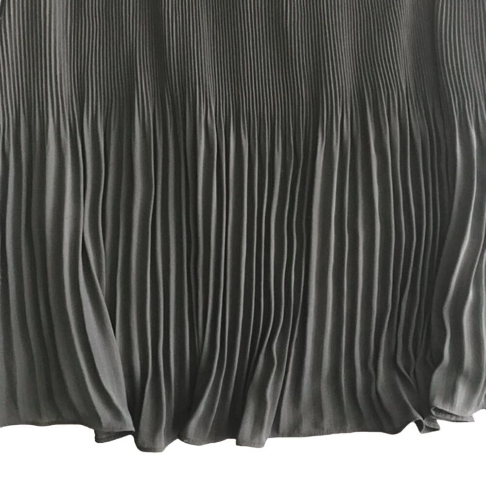 LOFT Pleated Flowy Black Sleeveless Tank Blouse Size Small - Picture 10 of 13